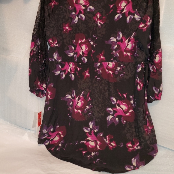 Beautiful blouse! - Picture 5 of 6